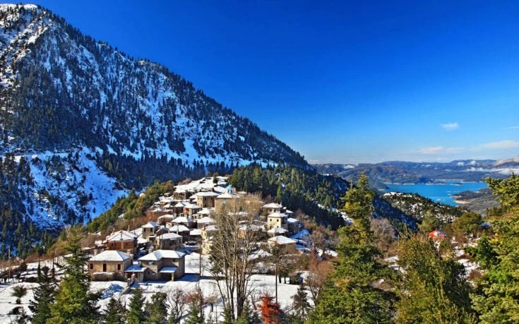 Το ησυχαστήριο της Ευρυτανίας που θα σας μαγέψει -Ανακαλύψτε το χωριό Φιδάκια (εικόνες)